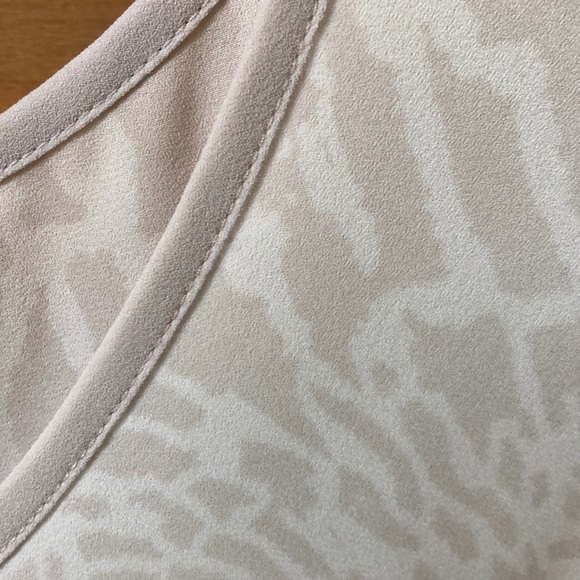 LOFT Sleeveless Top Size Medium - Picture 5 of 5